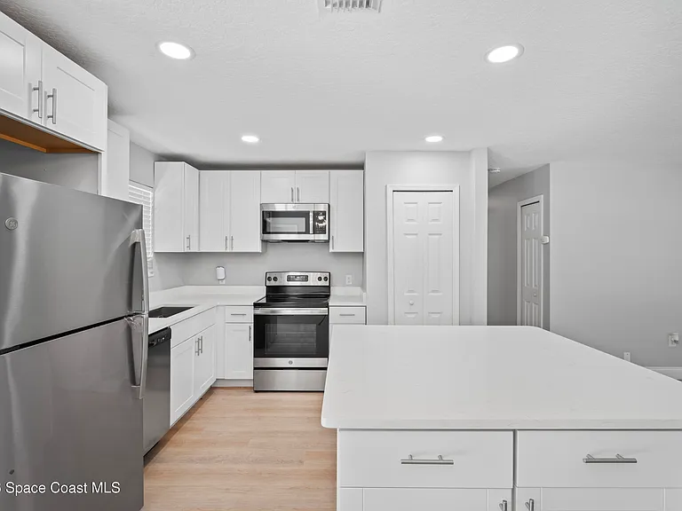 1328 Union St SE — Photo 10