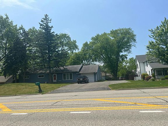 2nd image of 640 N Quentin Rd