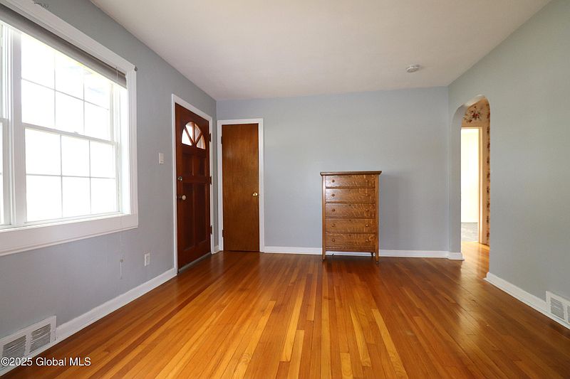 2nd image of 1047 Louis Road