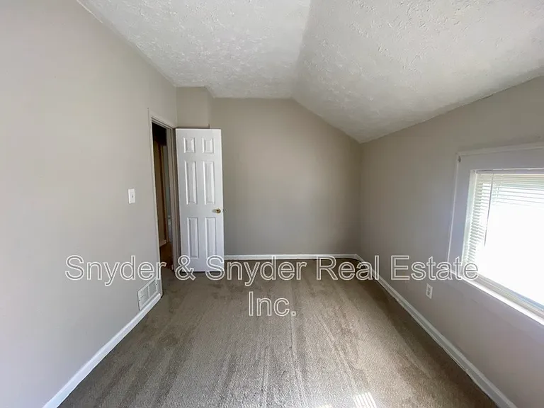 748 Merton Ave — Photo 17