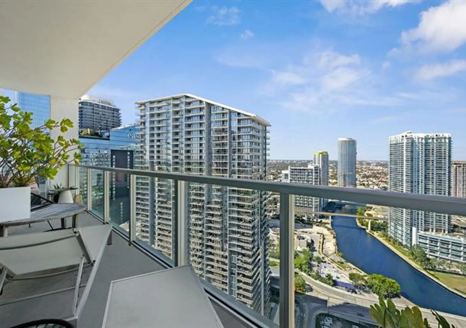 55 SE 6th St cu-4300, Miami, FL 33131 — Photo 2