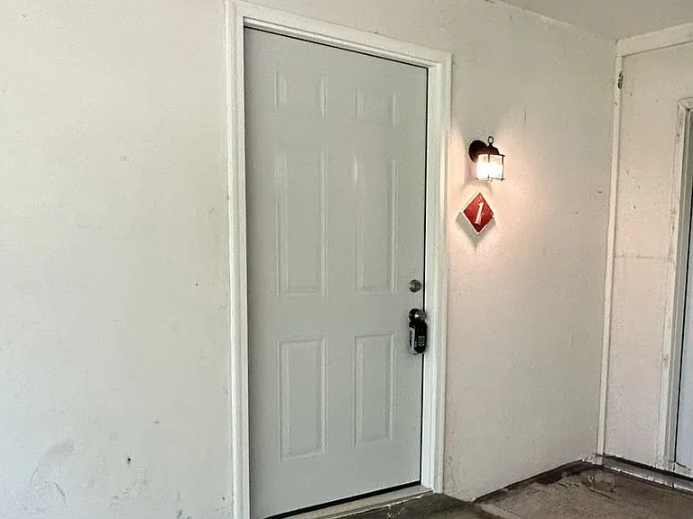 2379 Locust Rd — Photo 12