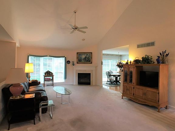 3rd image of W233N3033 Oakmont Ct W