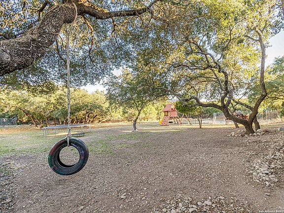3rd image of 249 Lakeridge Loop