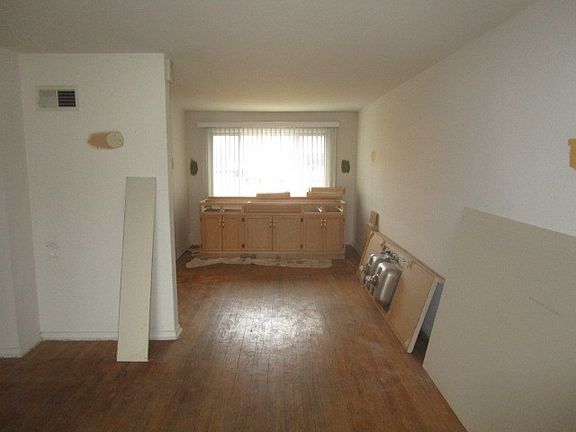 2nd image of 15 Indianwood Blvd #15