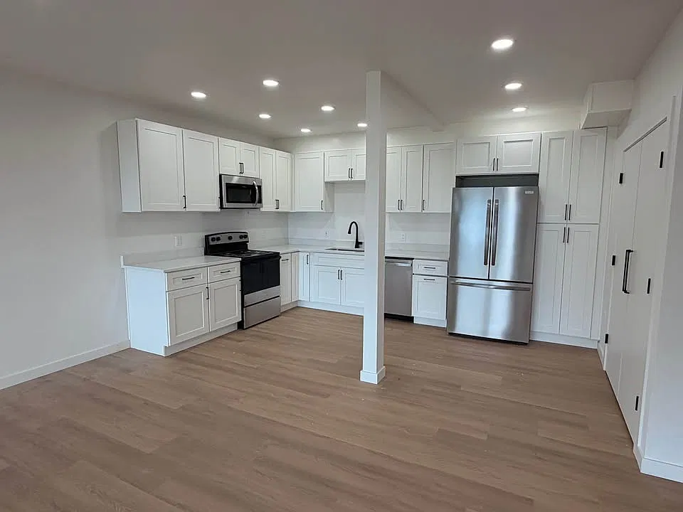 3 bed, 1400 sqft, $2,800 — Photo 2