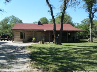 2002 Bentwood Dr, Floresville, TX 78114
