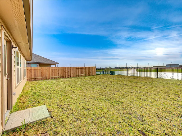 5607 Rock Head Ranch Trl — Photo 44