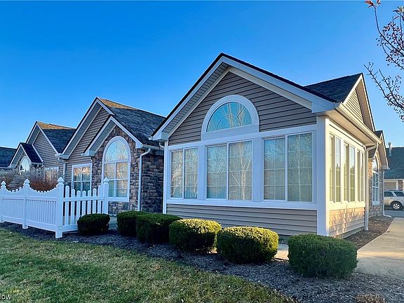 3rd image of 214 Shaw Dr