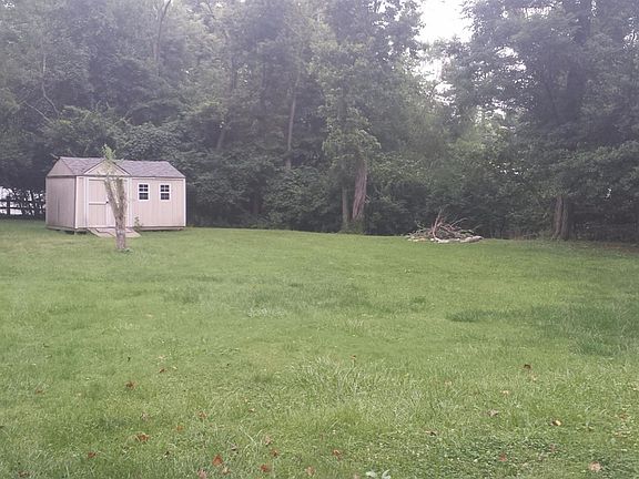 3rd image of 6978 Euclid Ave