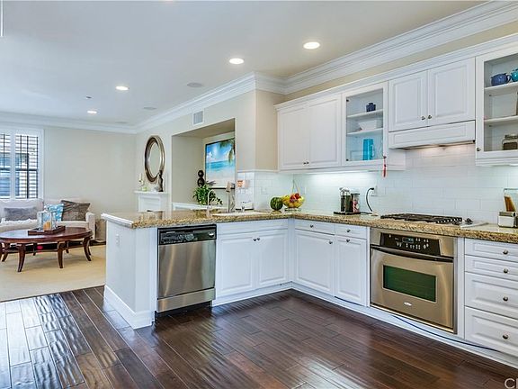 5th image of 1800 Oak St Unit 406