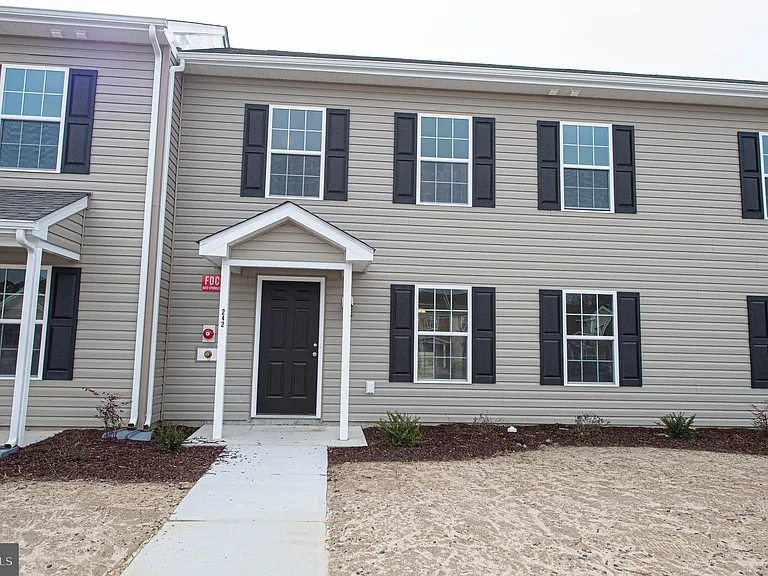 242 Morgans Ct — Photo 2