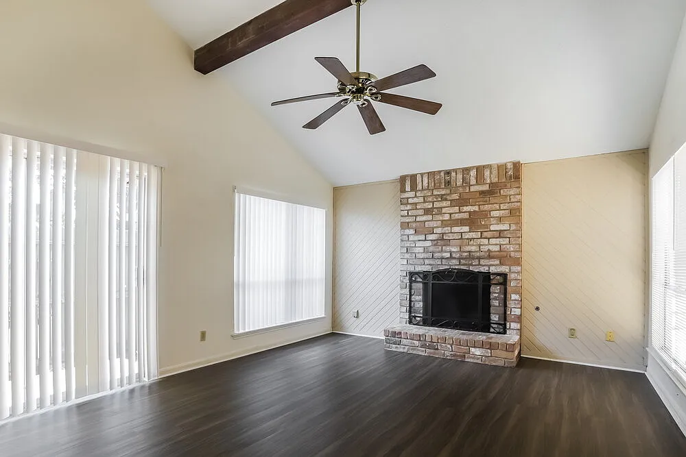 3 bed, 2.0 bath, 2091 sqft, $2,130 — Photo 4