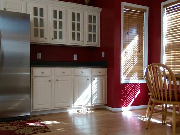 Kitchen - lots of sunlight