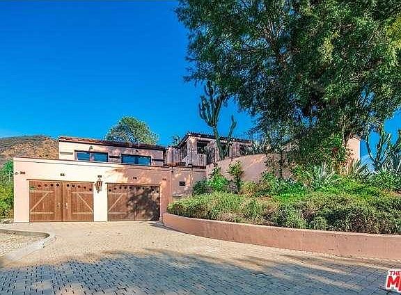 5th image of 3052 Lake Hollywood Dr