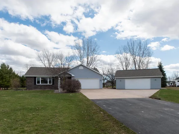 7402 Sunburst Ln, Neenah, WI 54956