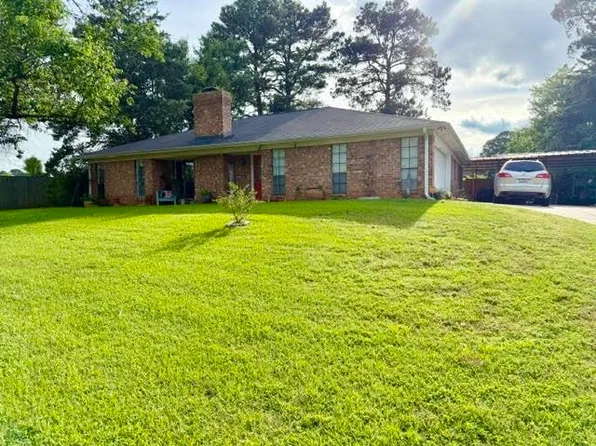 1503 Greenbriar Dr, Longview, TX 75604