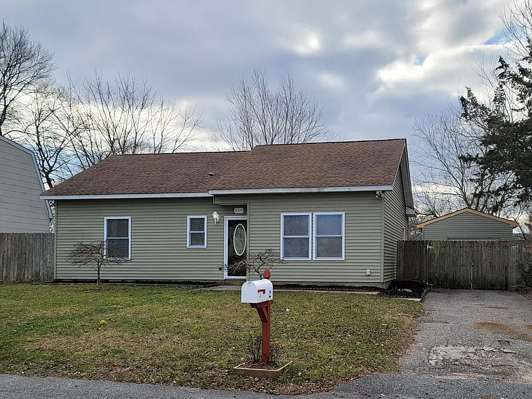 119 Seneca Lake Dr — Photo 1