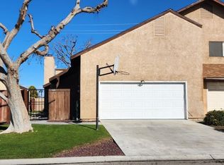 1828 Ocean View Dr, Bakersfield, CA 93307