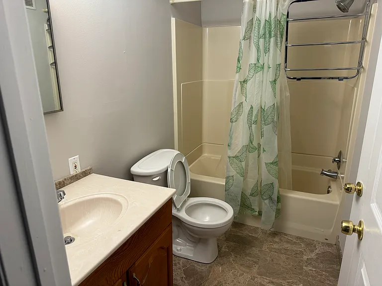 19 Nathan Hale Ct — Photo 4