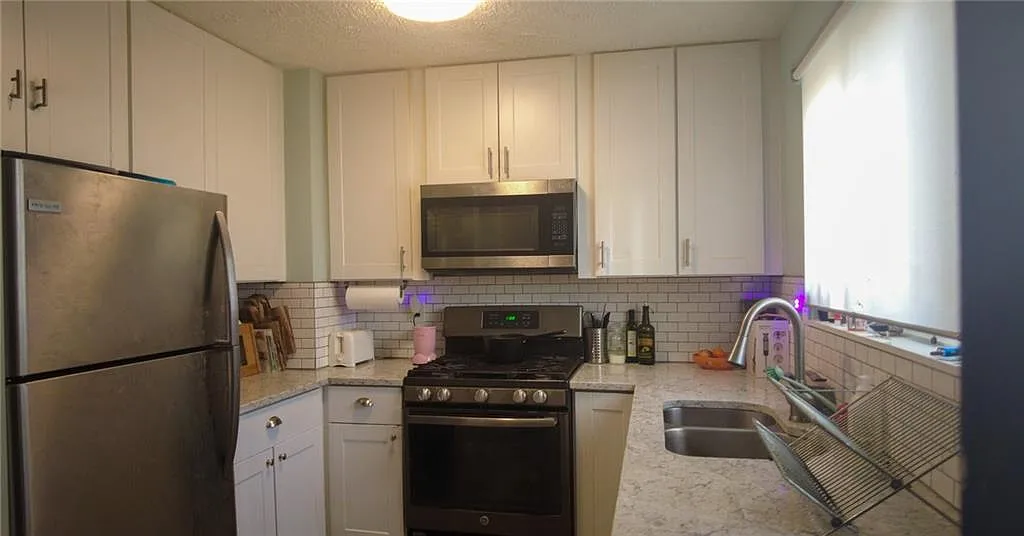 Building Photo - 411 10th St NE #7