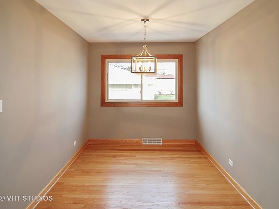 4th image of 1624 Mandel Ave