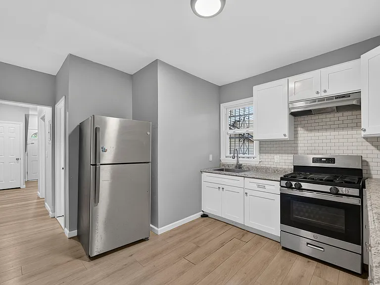 437 7th Ave #R2 — Photo 14