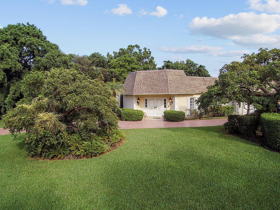 1st image of 4937 S Lake Dr
