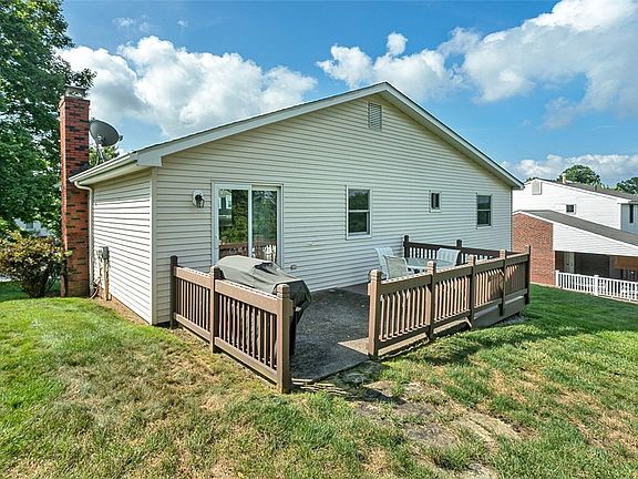 3rd image of 555 Monticello Dr