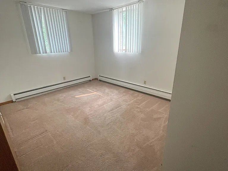 River Terrace Apartments — Photo 17