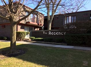 1007 Deerfield Rd APT 122, Deerfield, IL 60015