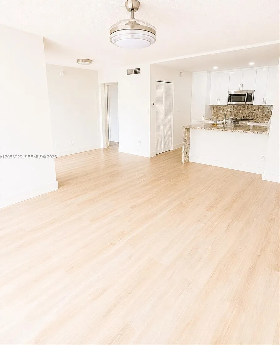 Hollywood Parc Condominiu — Photo 4