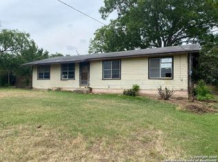 1309 A St, Floresville, TX 78114