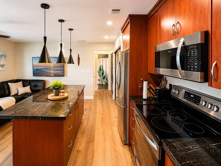 2701 NE 1st St — Photo 3
