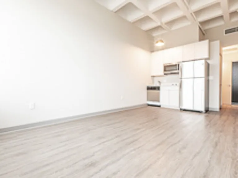 735 W Wisconsin Ave — Photo 13