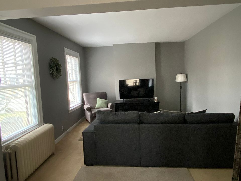 Living room, ALL furniture shown stays, Furnished Apartment!