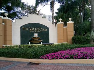 19600 E Country Club Dr, Aventura, FL 33180