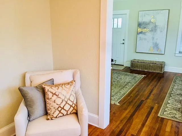 1400 E Jackson St — Photo 1