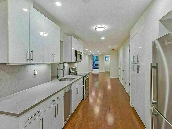 3rd image of 331 E 89th St #G