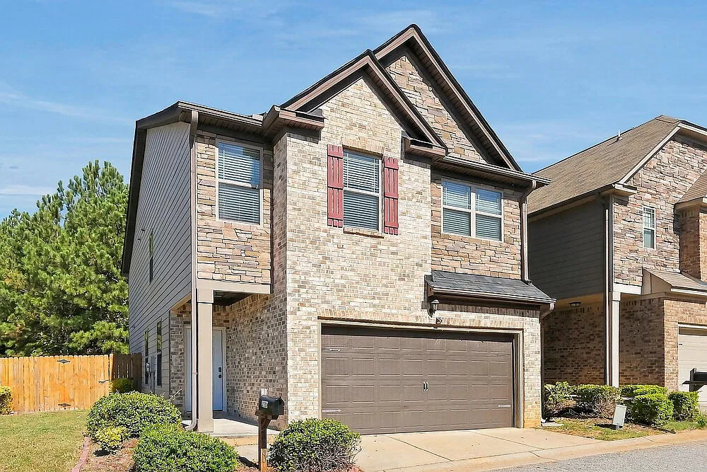 4 bed, 2.5 bath, 2100 sqft, $2,365 — Photo 4