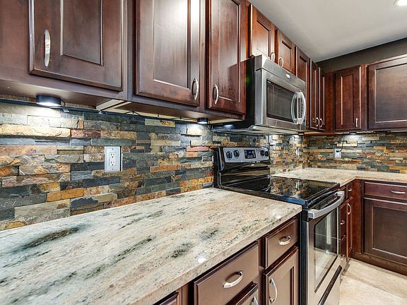 5th image of 2106 Crystal Dr