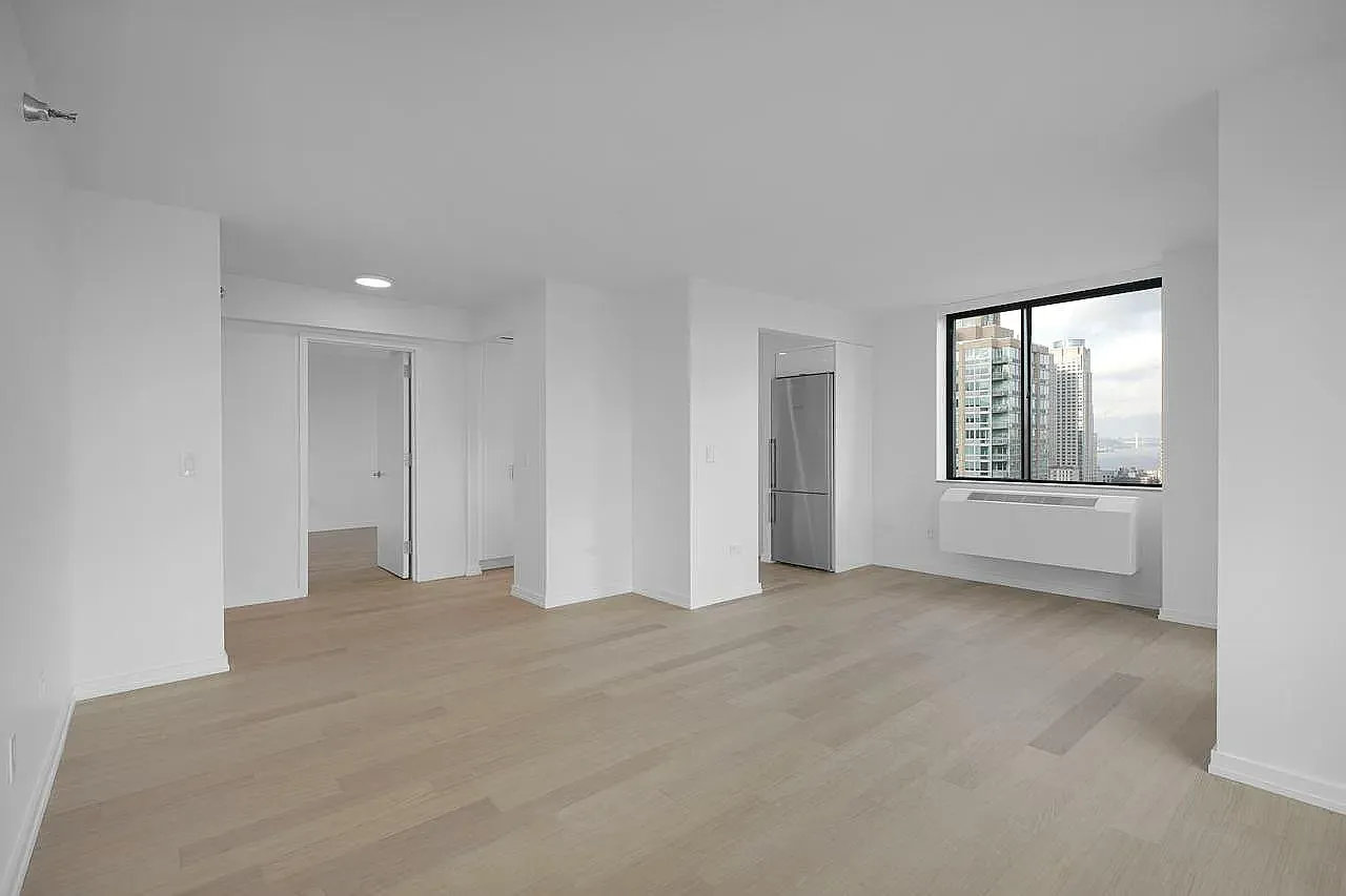 75 West End Avenue — Photo 2