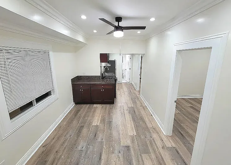 2 bed, 1000 sqft, $2,300 — Photo 2