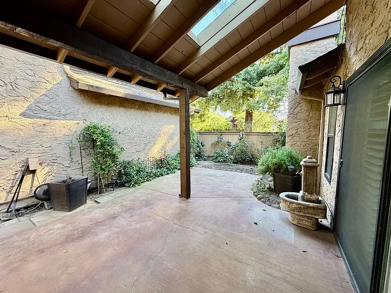 2619 Waverly Ct — Photo 12