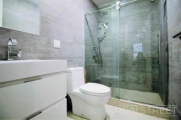 Rented by Real Street Inc | media 9