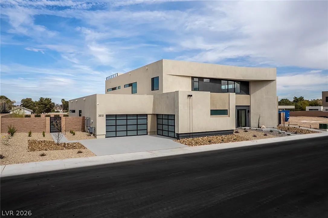 6 bed, 7.5 bath, 7012 sqft, $17,000 — Photo 1