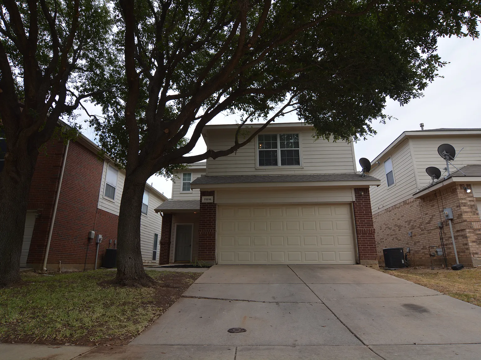 4 bed, 2000 sqft, $1,995 — Photo 2