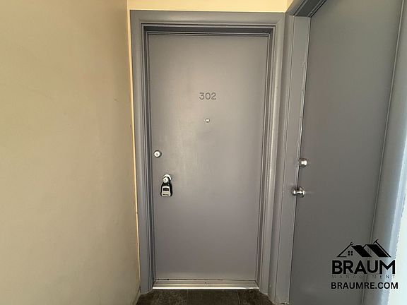 3rd image of 6041 Whitsett Ave APT 302