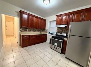 25-45 18th St #2F, Astoria, NY 11102