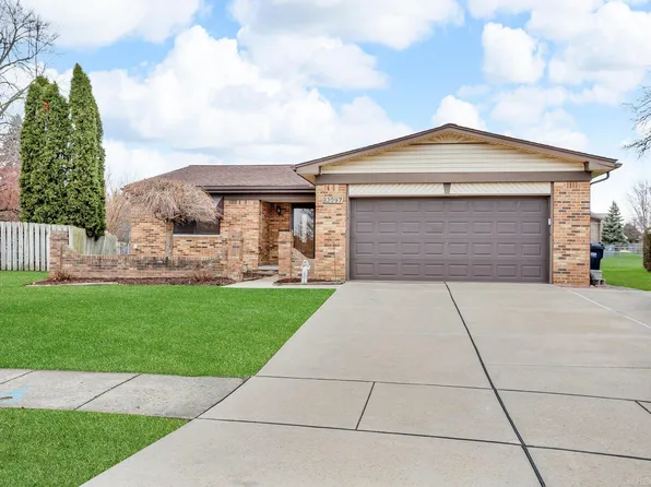 33097 Beth Ann Dr, Sterling Heights, MI 48310